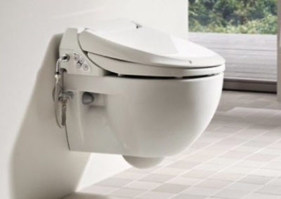 Geberit AquaClean 4000 namontovaný na WC